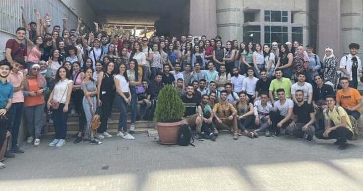 صورة لطلاب تحضيري الطب المنحدرين من محافظة السويداء